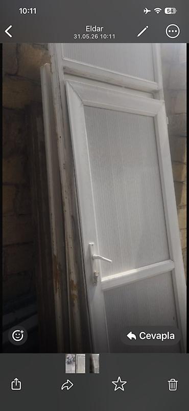 ağ qapı: PVC giriş/qapı dəsti - Material: ağ PVC profil - Dolğu: şaquli xətli — 1