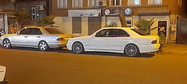Mercedes-Benz: Mercedes-Benz E-Class (W210) sedan – ağ rəng. Xüsusiyyətlər: - Kuzov — 3
