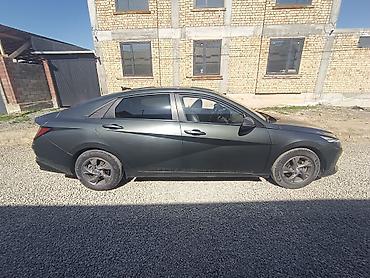 cdi 2 2: Hyundai Elantra (седан), темно‑серый/черный цвет кузова. Современный — 4