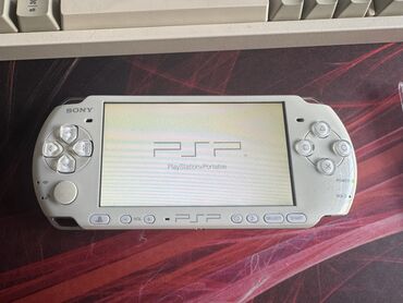playstation 4 цена в бишкеке: PSP 3000 белая, идеальное состояние, пленка на экране, прошита (ark4