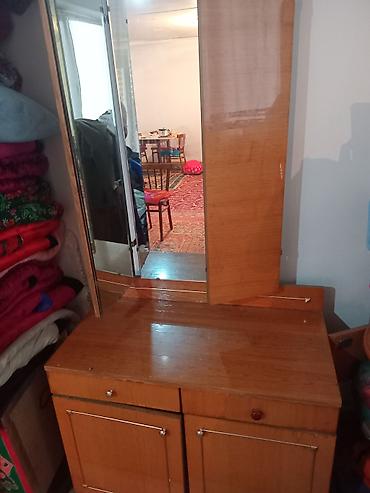 standing mirror: Туалетный столик с зеркалом. - Материал: древесина с лаковым — 1