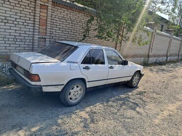 ретро авто: Срочно продается!!!!!!!!👌👌👌Белый седан Mercedes-Benz 190 (W201) с