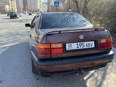 Volkswagen: Volkswagen Vento: 1993 г., 1.8 л, Механика, Бензин, Седан