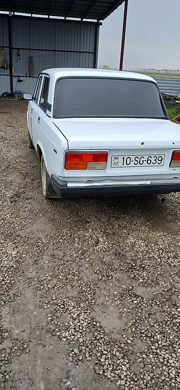 VAZ (LADA): VAZ 2107 sedan – ağ rəngli, 4 qapılı klassik kuzov. Mexaniki yan — 6