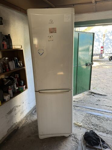 установка канализации в частном доме: Холодильник Indesit с нижней морозильной камерой - Тип: двухкамерный