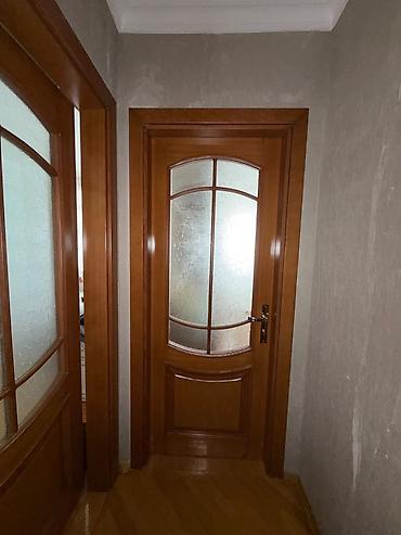 Qapılar və aksessuarlar: Təmiz qoz agacidi 4 ədədi Məlumatlı qapı dəsti – ağac və şüşə — 4