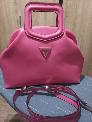Oprema: GUESS Nova torba sa etiketom