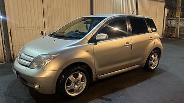 Toyota: Toyota ist: 2003 г., 1.3 л, Хэтчбэк — 4
