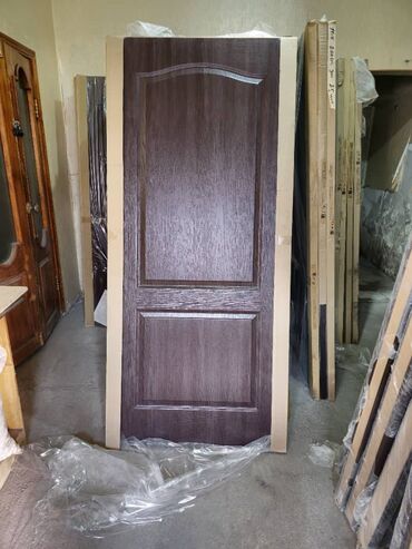 Межкомнатные двери: Двери межкомнатные оптом и розницу.размер 0,9*0,2м. с коробкой
