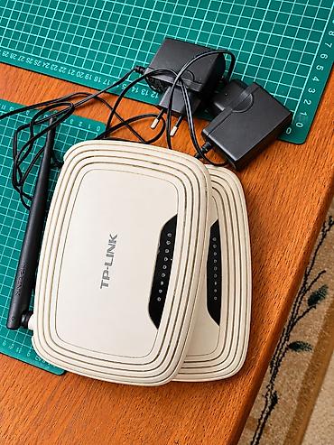 Два Wi‑Fi роутера TP‑Link с блоками питания. - Модельный ряд: серия