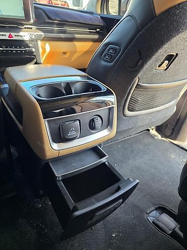 Kia: Kia Carnival: 2022 г., Минивэн — 16