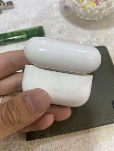 apple adapter: Apple Air Pods pro