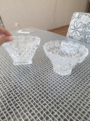 Konfet qabları: Cüt satilir 40azn, unvan nesimi bazarinin yani istenilen metroya — 2