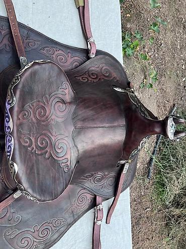 упряжь: Национальное конское седло с полным комплектом украшенной упряжи - — 3