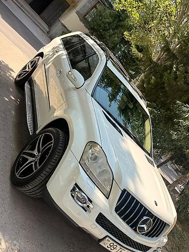 mersedes salon: Mercedes-Benz ML sinfi SUV Xüsusiyyətlər: - Kuzov: ağ rəng, 5 qapılı — 2