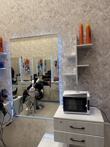 kəsim stolu: Gözəllik salonu üçün tam komplekt iş guşəsi - Böyük ölçülü divar