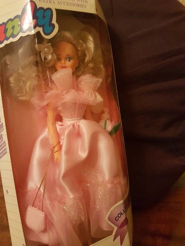 Oyuncaqlar: ● K U K L A ● Təzə. Çin istehsalı. Hündürlüyü - 33 sm. Qiyməti - — 8