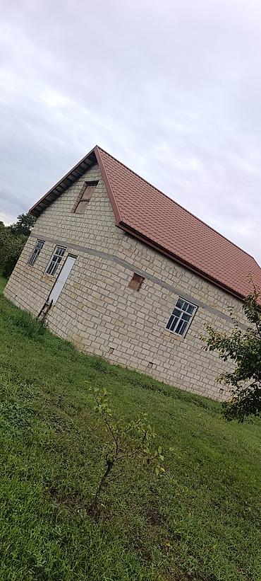 Daş divarlı kənd evi – geniş həyətyanı sahə ilə Qaz işg su. 15 sot - — 1