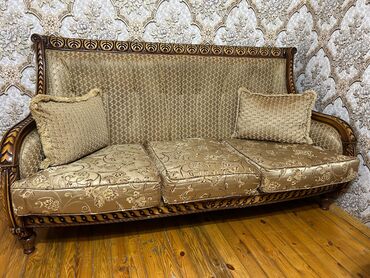Ev üçün digər mebel: Divan, İşlənmiş