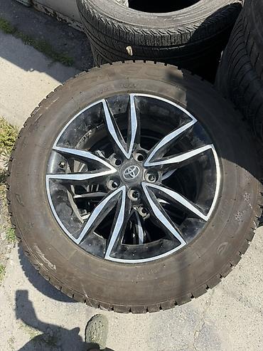 Комплект зимних шин с дисками Toyota. Рав4 Состояние отличное Можно