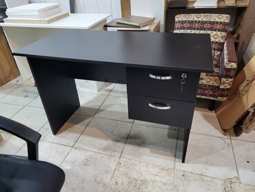 konputer stolu: Yeni, İşçi üçün, Dördbucaq masa