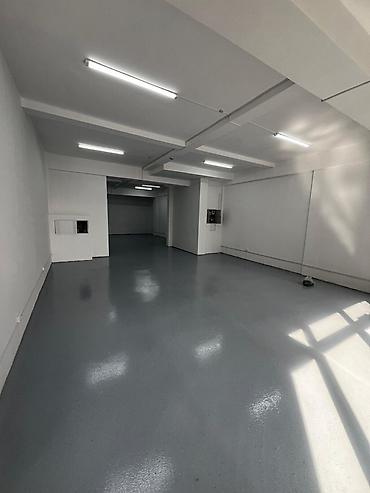 Аренда помещений свободного назначения: Сдается в аренду коммерческое помещение на первом этаже нового жилого — 11