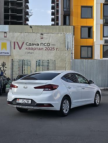 абди 100: Hyundai Elantra: 2018 г., Седан — 3