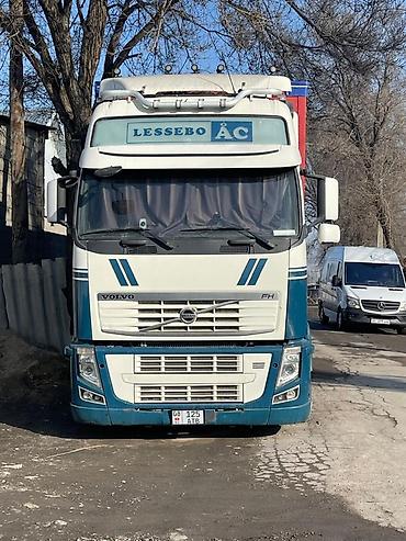 Тягач, Volvo, Тентованный — 1