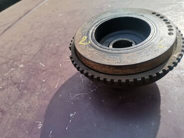 Auto delovi: Donja remenica Lada 21214i Niva br.2. Polovno, očuvano. Skinuto sa — 2