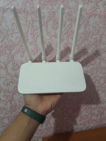 Другая бытовая техника: Продаю MI Router 4c