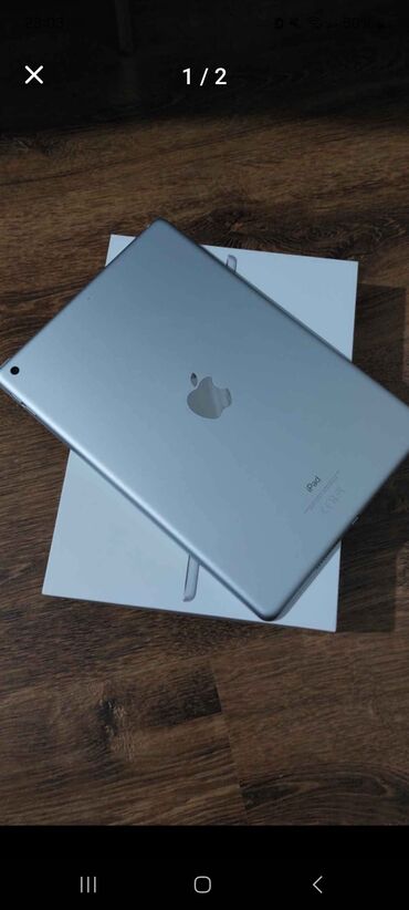 planşet qelemli: Apple iPad – Space Gray rəngdə, arxa alüminium korpus. - Model xətti