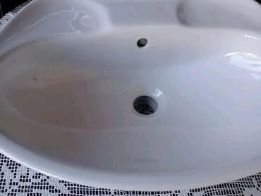 konac za heklanje: Umivaonik potpuno nov nekoriscen cena 3000