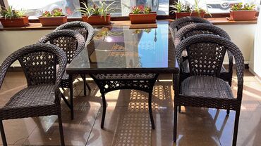 продаю стол со стульями: Комплект стол и стулья Для кафе, ресторанов, Новый