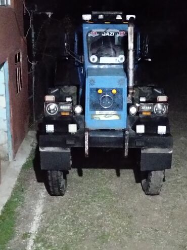 Traktorlar: Mavi rəngli ağır sinif təkərli traktor və qoşqu komplekti — 1