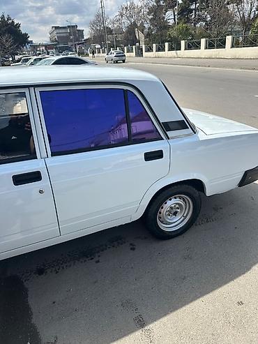 VAZ (LADA): Model: Lada Riva (VAZ 2107 seriyası) Kuzov: sedan, ağ rəng Ön və arxa — 1