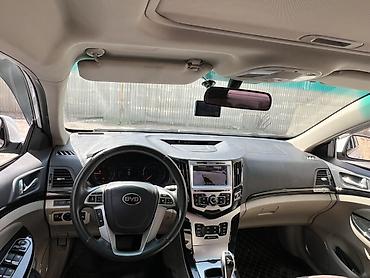 mers w212: BYD E5: 2017 г., Робот, Электромобиль, Седан — 3