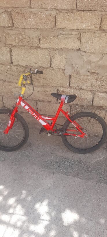 Uşaqlar üçün hazırlanmış qırmızı rəngli "DOREL KIDS" velosipedi