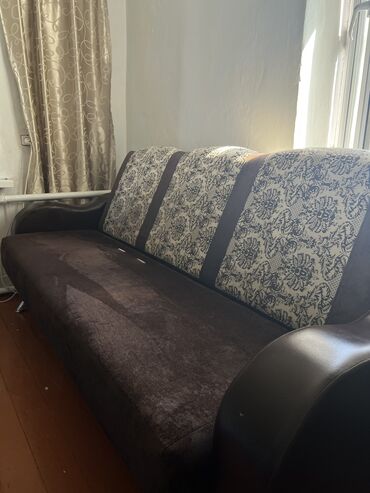 мебель диван: Диван-керебет, түсү - Күрөң, Колдонулган