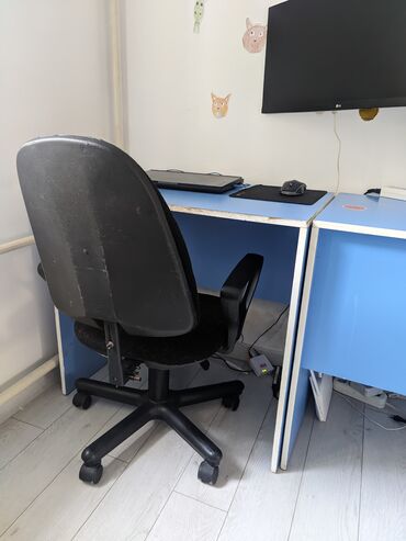 кресло винтаж: Компьютерный Стол, цвет - Голубой, Б/у