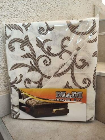 Posteljina: Cena 2400 din Pamučna posteljina Sadrzaj seta: -materijal 100% — 5