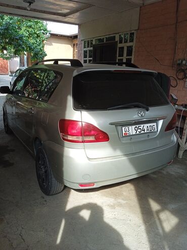 уна лизинг: Toyota Avensis Verso: 2003 г., 2 л, Механика, Дизель, Минивэн