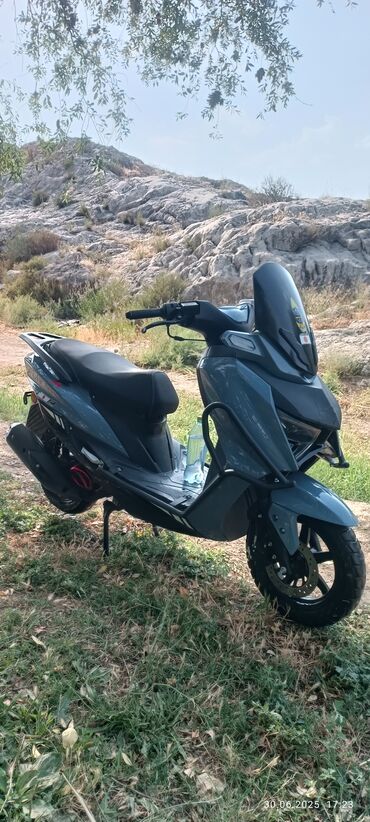 авто запчас бишкек: Макси скутер Yamaha, 180 куб. см, Бензин, Б/у