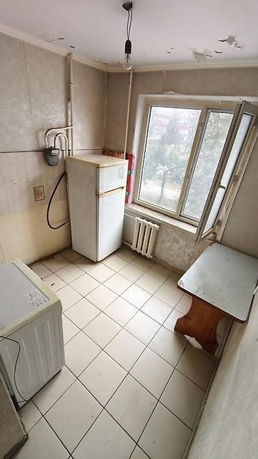 10 мкр квартира: 2 комнаты, 43 м², 10 мкр 104 серия, 2 этаж, Требуется ремонт — 5