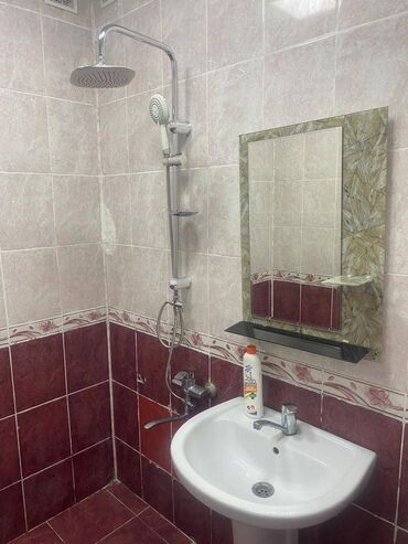 Uzunmüddətli kirayə mənzillər: Nəsimi Rayonu 4-cü mkr, Mir Cəlal küçəsində yerləşən orta bloklu 5 — 8