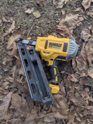 куплю набор инструментов: Гвоздезабивной пистолет DEWALT DCN692 состояние б/у привозной 20V XR