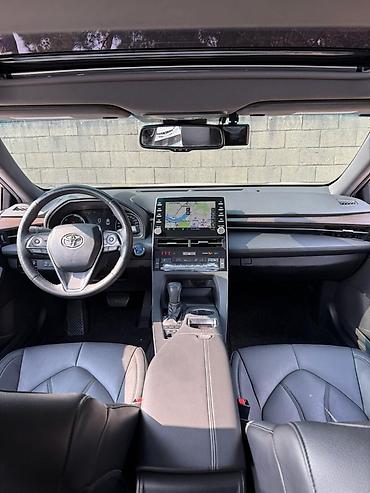 тесла модел с: Toyota Avalon: 2021 г., Гибрид, Седан — 9