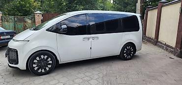 места: Hyundai Staria: 2021 г., 3.5 л, Автомат, Газ, Минивэн — 5