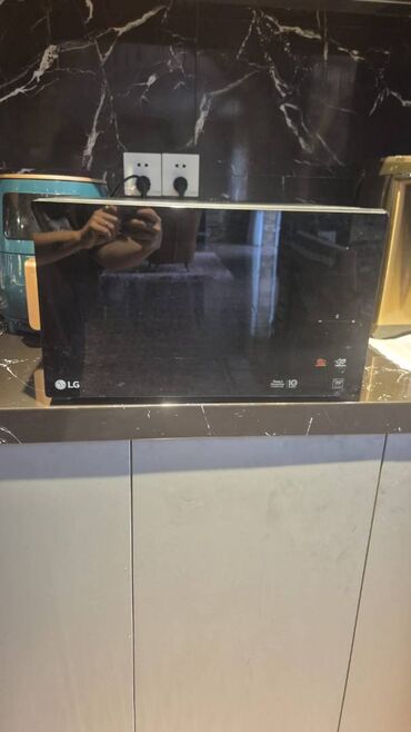 stol usdu qaz: Микроволновка LG, Отдельностоящая, цвет - Черный, Б/у