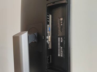 Monitori: Dell Full HD IPS monitor 23.8" Dell P2414HB IPS monitor 23.8", pivot — 10