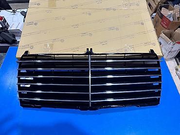 mercedes ayaqaltı: Mercedes abirsofka içlikləri radiator barmaqlığı 190 124 202 210 203 — 4